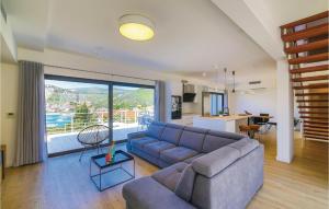 Gorgeous Home In Seget Vranjca With Jacuzzi 