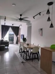 Zurinn Homestay Cybersouth - 甘榜龙溪