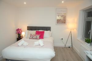 Luxury Private Ensuite and Kitchenette Room Near Luton Airport 4 Min Drive