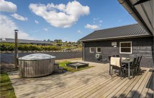 Six-Bedroom Holiday Home In Ebeltoft