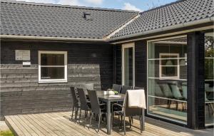 Six-Bedroom Holiday Home In Ebeltoft