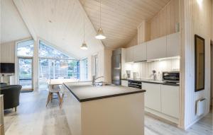 Six-Bedroom Holiday Home In Ebeltoft