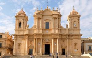 2 Bedroom Lovely Home In Noto