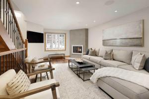 Central AC, Updated 4 BR, 4-5 BA Townhouse, Pool