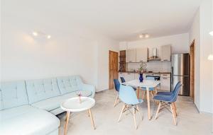 Amazing Apartment In Kneze With Wifi