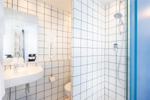 Hotels Libertel Canal Saint Martin : photos des chambres