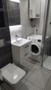 Ekskluzywny Apartament w Centrum z Klimatyzacją i Balkonem