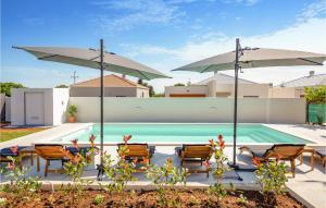 4 Bedroom Pet Friendly Home In Sikici