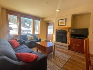 Ski In Out Luxury Condo 2207 I Hot Tub I Gym I Ski Views I Best Price I FREE Adventures Daily - Black Hawk