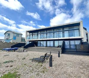 SLR-98 Beach Penthouse · Spectacular 4 BR Beachfront Penthouse