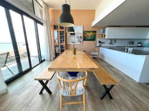 SLR-98 Beach Penthouse · Spectacular 4 BR Beachfront Penthouse