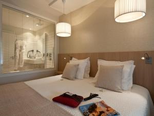 Hotels Hotel des Lices : photos des chambres