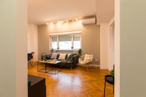 Spacious Penthouse with Terrace and City-View