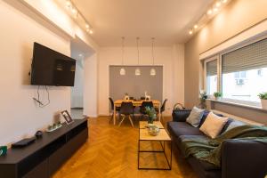 Spacious Penthouse with Terrace and City-View