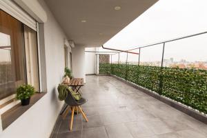 Spacious Penthouse with Terrace and City-View