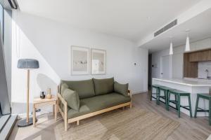 Modern Nomads Skyline View Escape - 2Bedroom by Gardens and Station