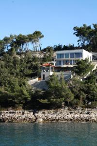 Vila Hera Korčula, Special one, pool, right on the sea,parking, 8 people