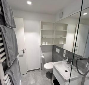 NINO-Boardinghouse 12 - ruths apartment