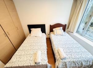 Departamento amplio para familias, de lujo 3 habitaciones, 4 baños, 6 camas, 10 personas, wifi, 2 parqueaderos Republica de El Salvador Plaza Kendo