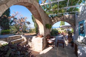 1620 Historical Stone Manor