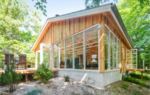 Nice Home In Glesborg With Wifi