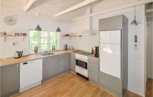 Nice Home In Glesborg With Wifi