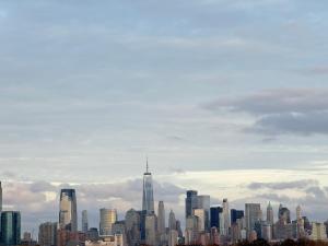 Stunning NYC rooftop views minutes away from NYC 2 bedroom 2 bath - 4hvězdičkové hotely ve městě Jersey City