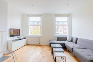 Fantastically Located 2BD Flat Kensington