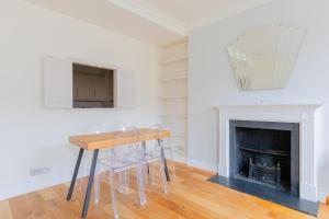 Fantastically Located 2BD Flat Kensington