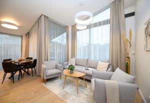 2BD NEW Apt w-Balcony I Parking inc I next to the River and Forest I by Cohost