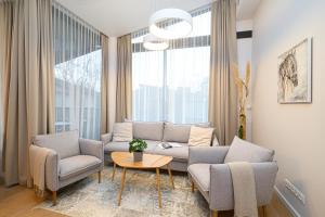 2BD NEW Apt w-Balcony I Parking inc I next to the River and Forest I by Cohost