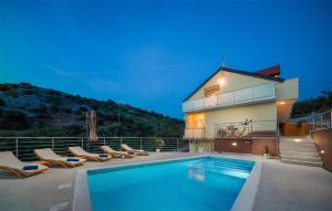 5 Bedroom Stunning Home In Zatoglav