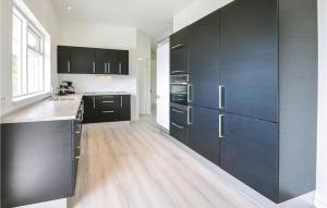Three-Bedroom Holiday Home In Spottrup