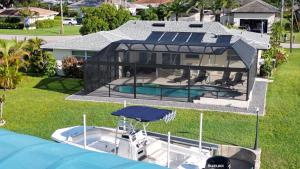 villa - Sleeps 6 & sports boat