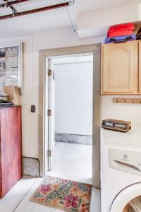 Cozy Marina Studio w Murphy Bed & Garden Oasis