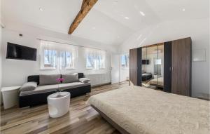 Lovely Apartment In Valbandon With Wifi