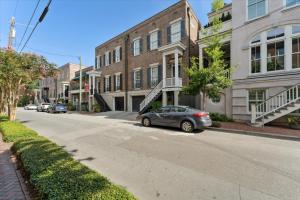 308 W Taylor Street Garden