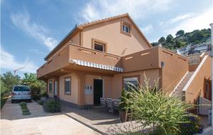 Lovely Apartment In Zatoglav With Wifi 