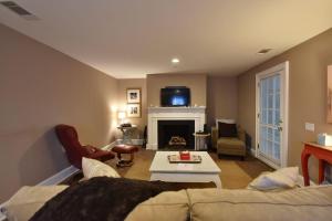 321 E Congress Garden