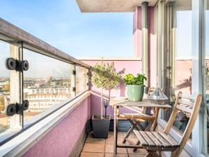 Charming Stay with a Balcony in Bow - Pass the Keys