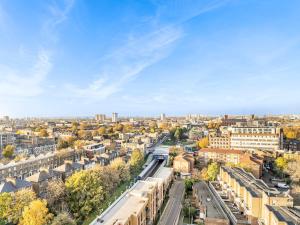 Charming Stay with a Balcony in Bow - Pass the Keys