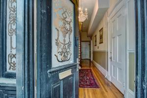 17 E Jones Street Parlor