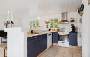 Gorgeous Home In Glesborg With Wifi