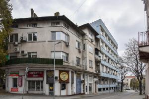 Central gem for 2 next to beach