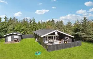 3 Bedroom Awesome Home In Saltum - Manna