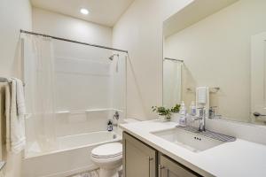 8 Mi to Lincoln Park Family-Friendly Tracy Home