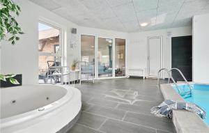 7 Bedroom Beautiful Home In Ringkøbing