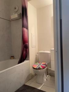 Appartements Double room in a shared duplex flat 15 mins from La Defense Arena - Business Center : photos des chambres