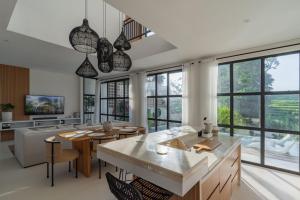 Modern New Villa Bordering Canggu, Ricefield View