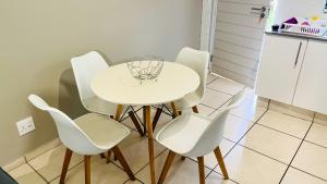 Elihle GuestHouse at BallitoGroves